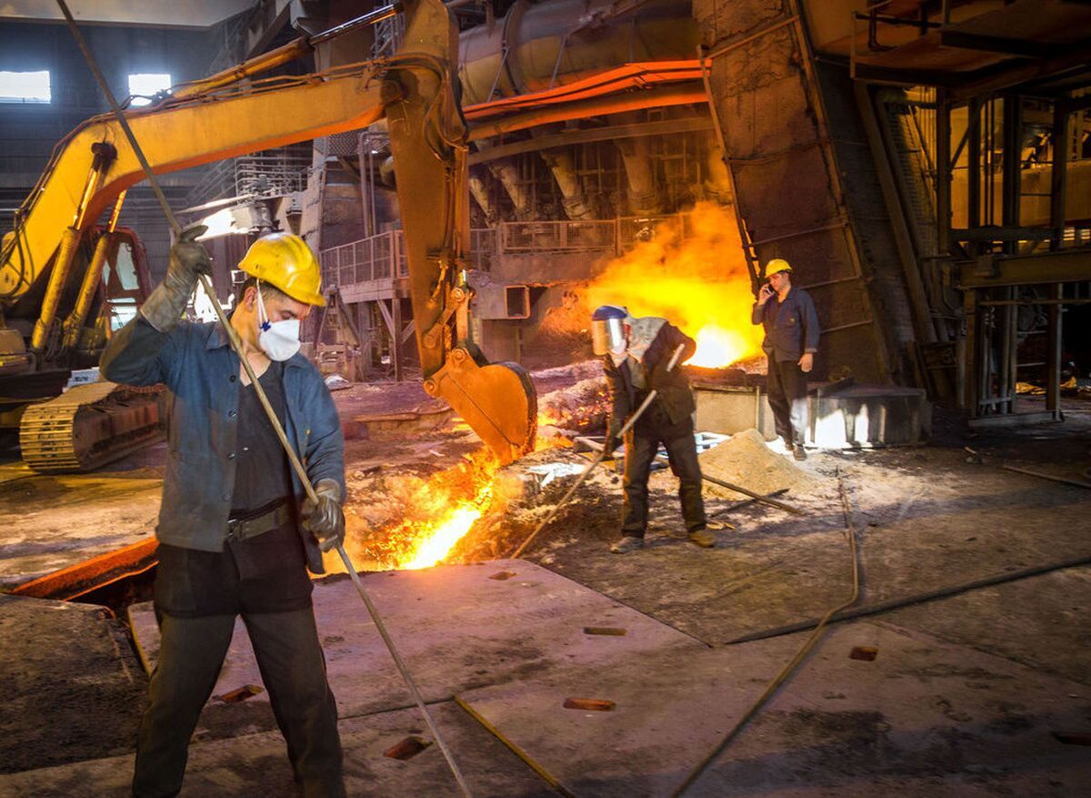 جلوگیری از بیکاری ۱۵۰۰ کارگر در کارخانه فولاد هرمزگان