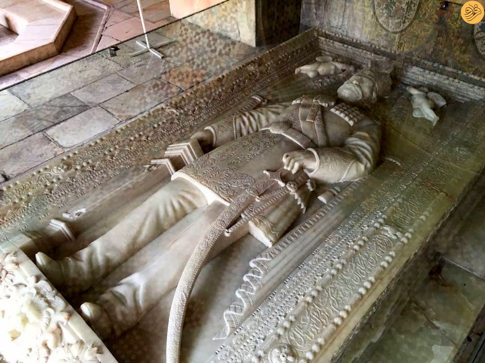 (تصاویر) داستان یک سنگ قبر؛ مزار «ناصرالدین شاه» نشان دار شد