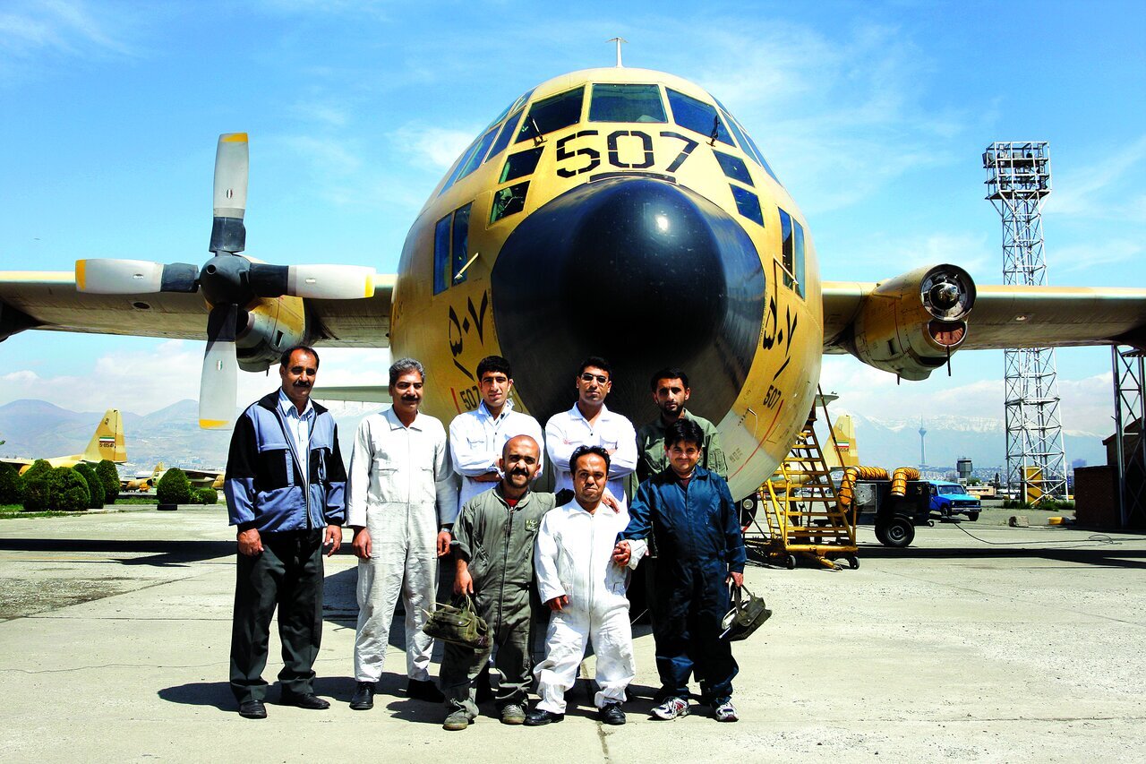 (تصاویر) کوتاه قامتان ایرانی بهترین تعمیرکاران هواپیما