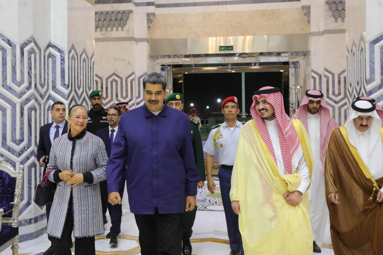 (ویدئو) سفر رئیس جمهور ونزوئلا به عربستان سعودی و دیدار با بن‌سلمان