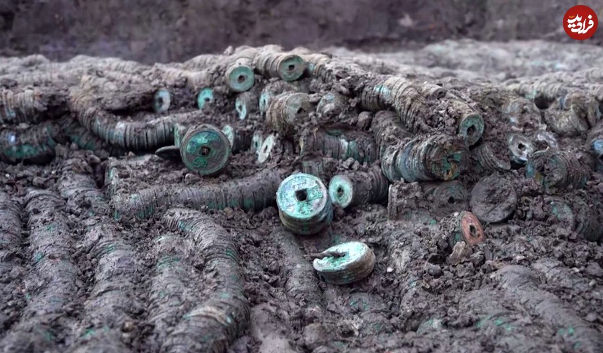 (تصاویر) کشف ۱.۵ تُن سکه‌ی باستانی عجیب در چین!