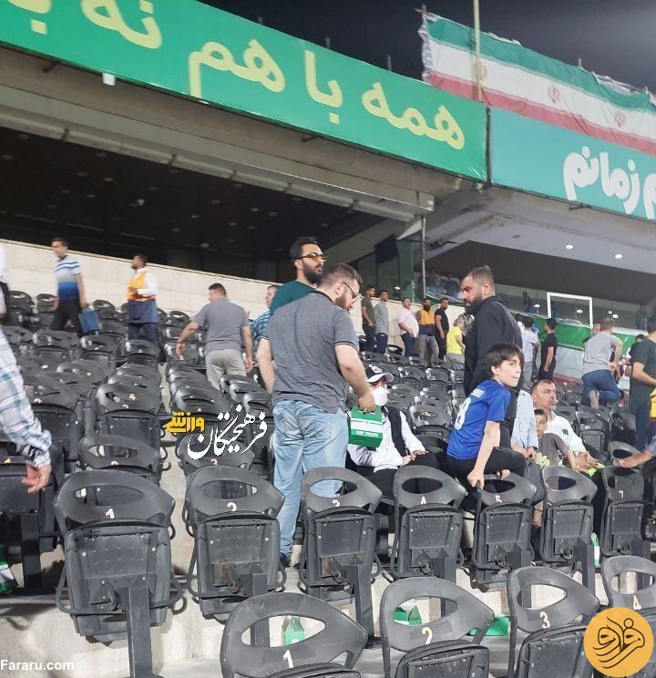 (عکس) پوشش متفاوت و خاص احمد خمینی در ورزشگاه آزادی