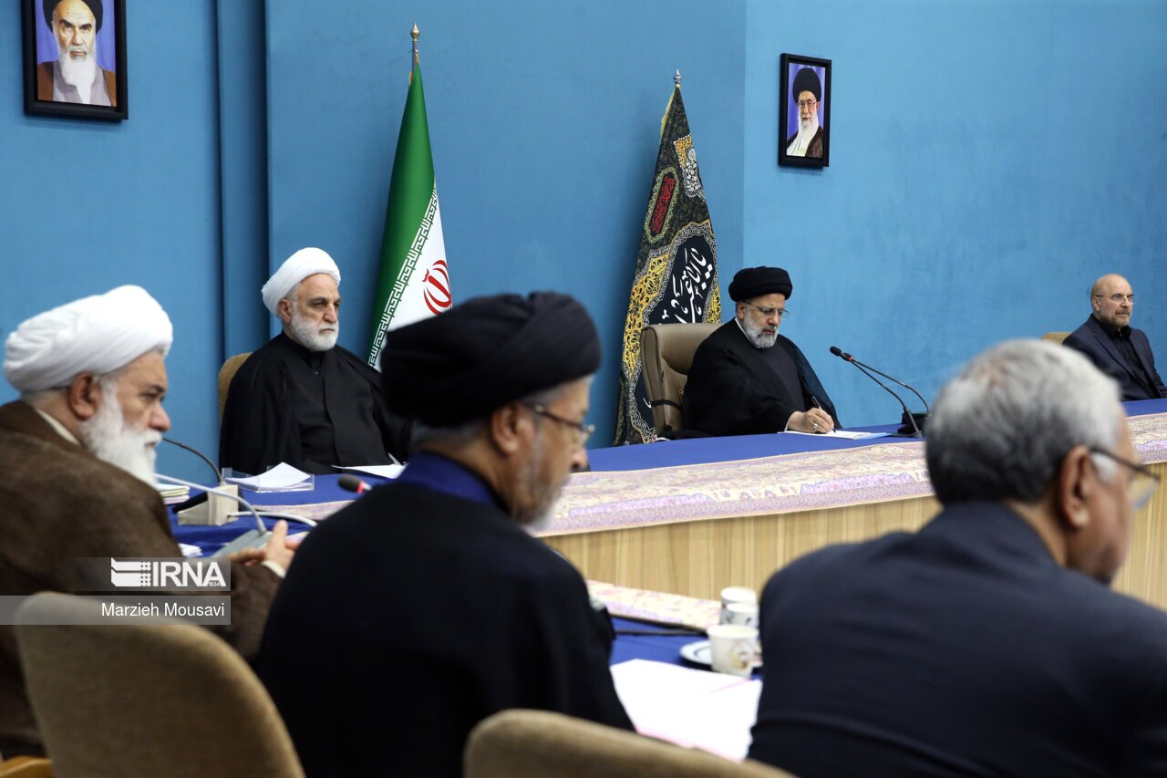 علی لاریجانی، رئیسی و قالیباف در یک جلسه