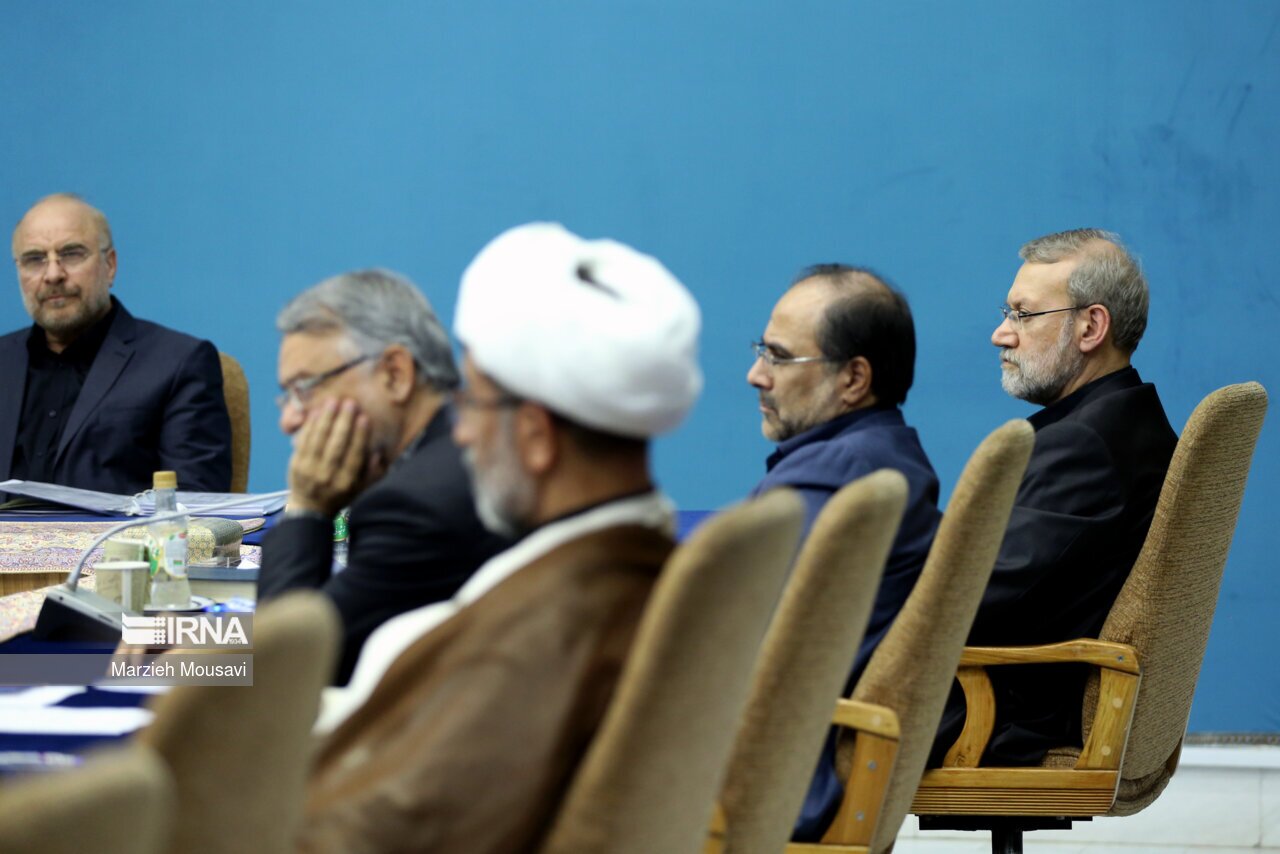 علی لاریجانی، رئیسی و قالیباف در یک جلسه