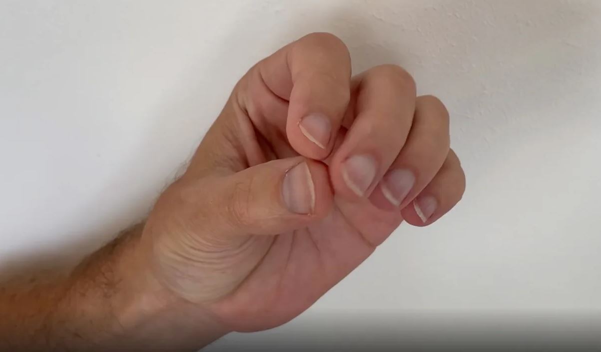 یک تکنیک ساده برای جلوگیری از ناخن جویدن، کندن پوست و سایر رفتارها