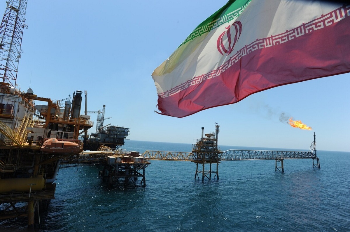 فرارو | صادرات نفت ایران به بالای ۲ میلیون بشکه رسید