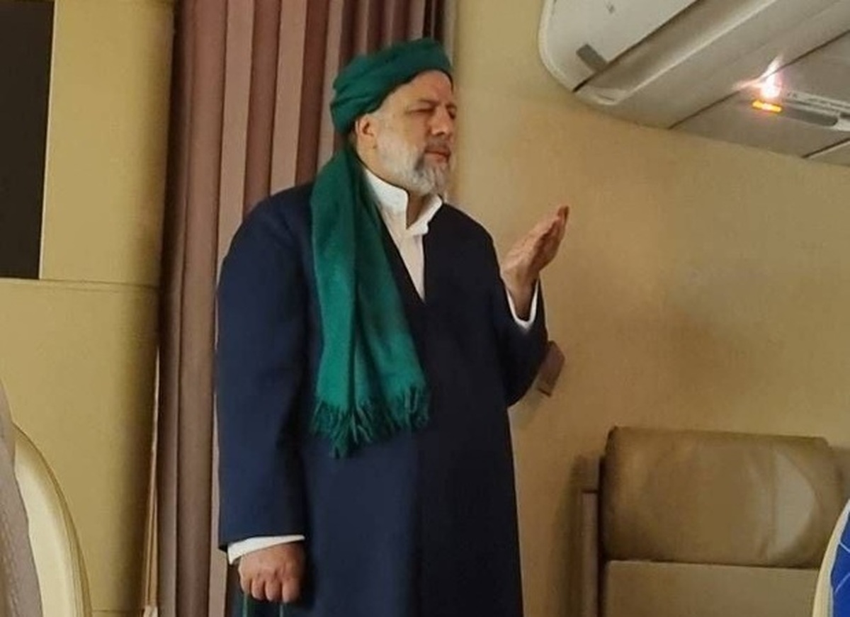 واکنش روزنامه همشهری به نماز خواندن رئیسی در هواپیما