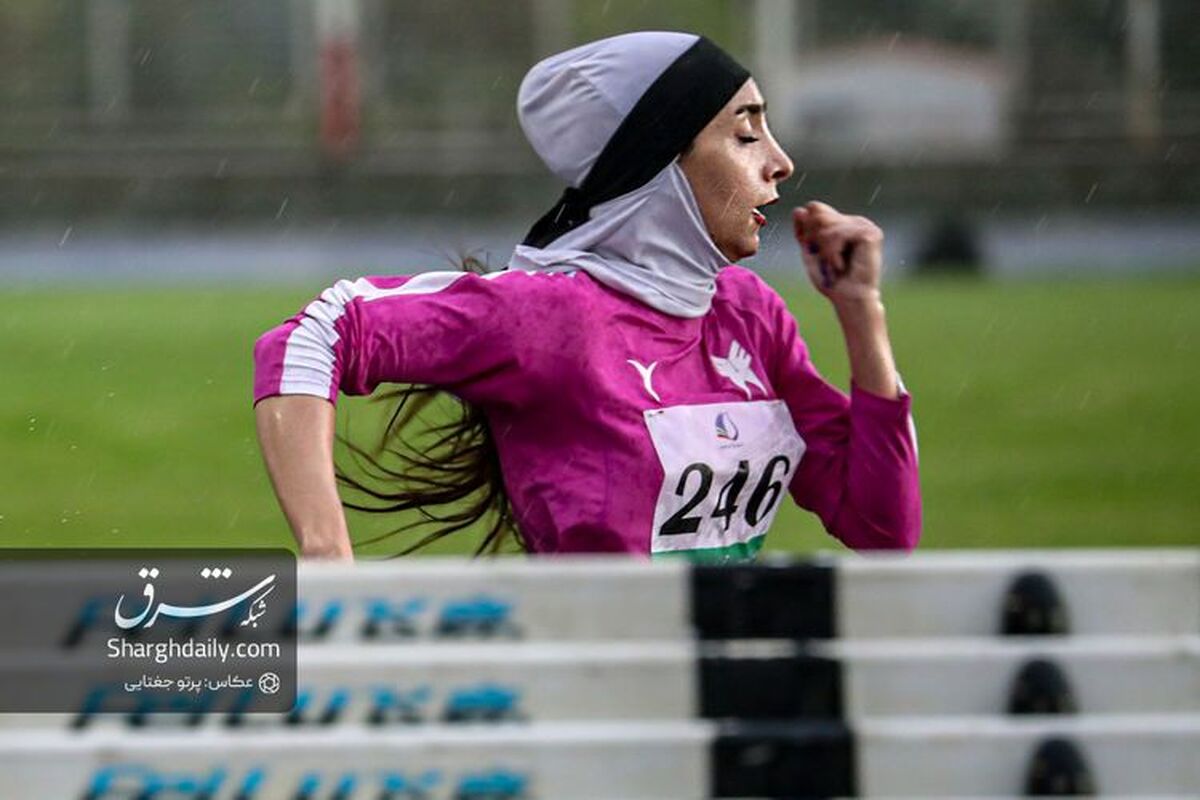 (تصاویر) مسابقات دو و میدانی زنان در هوای بارانی