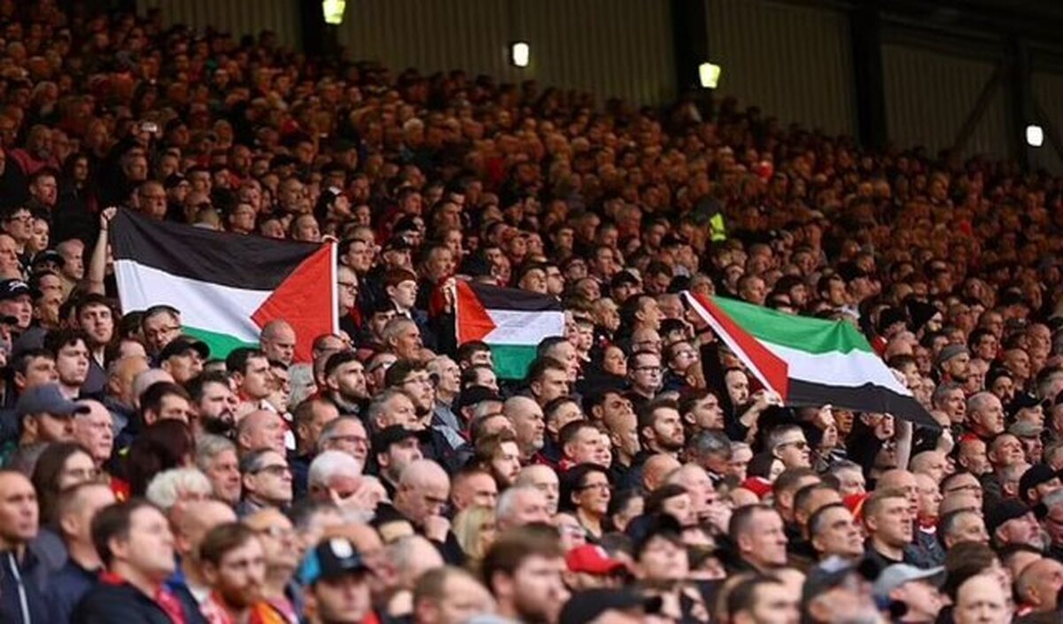 علیرغم محدودیت پرچم فلسطین در دربی مرسی ساید دیده شد