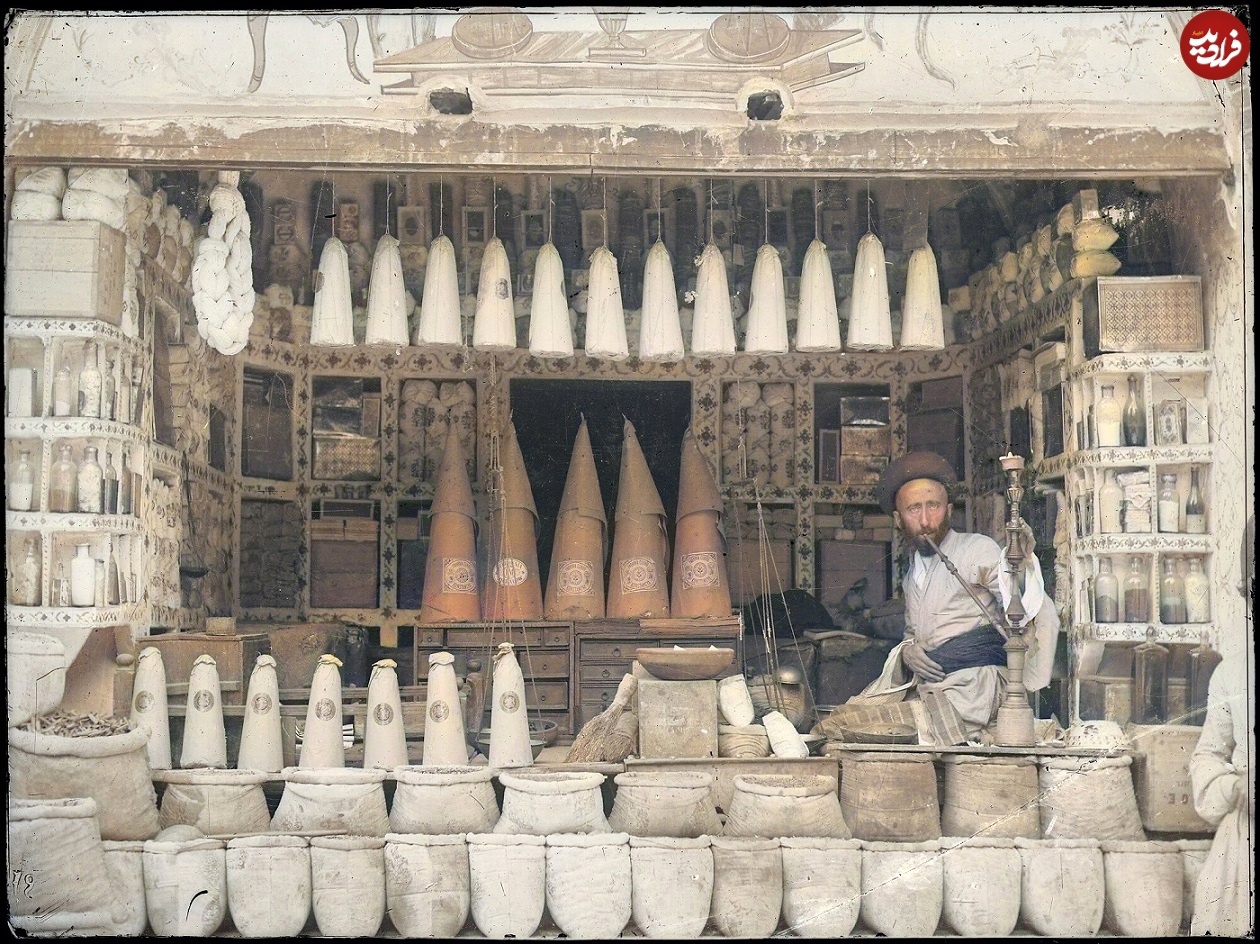 ۲ عکس دیده نشده و شگفت انگیز از «بازار رشت» در زمان قاجار