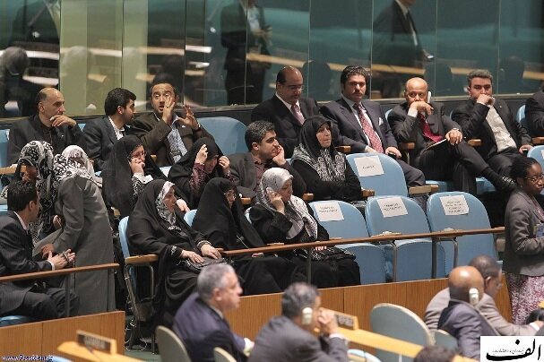 عکسی از زنان همراه با محمود احمدی‌نژاد در آمریکا / برای ۱۶۰ نفر درخواست ویزا شد!