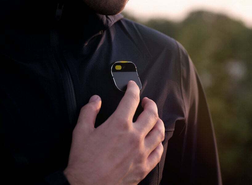 (ویدئو) هیومین‌ای آی پین؛ گوشی هوشمند پوشیدنی که اطلاعات را کف دست کاربر نمایش می‌دهد