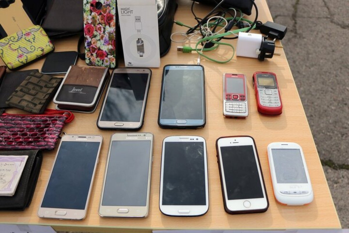 کشف ۲۰۵ تلفن سرقتی از ۳۰ موبایل‌قاپ؛ شیوه جالب سارقان چه بود؟