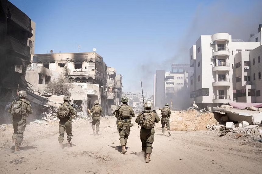 رویترز: سرگرمی نظامیان اسرائیلی با لباس زیر زنانه در غزه