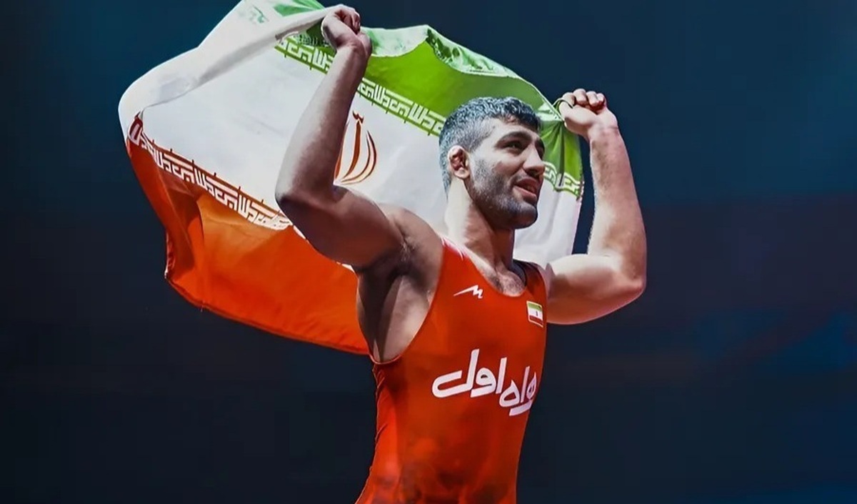 (ویدئو) رقص مازنی علیزاده با پرچم ایران پس از قهرمانی در آسیا