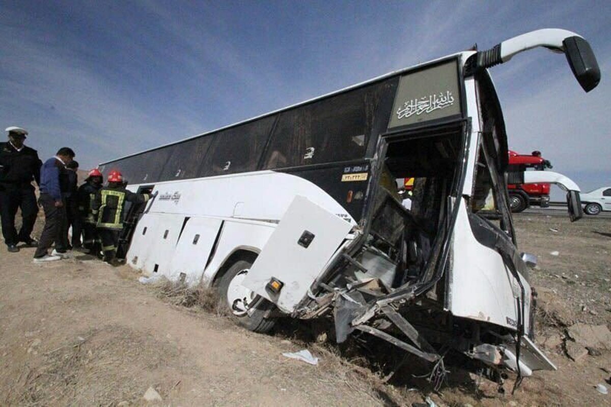 واژگونی اتوبوس با 13 مصدوم در یزد