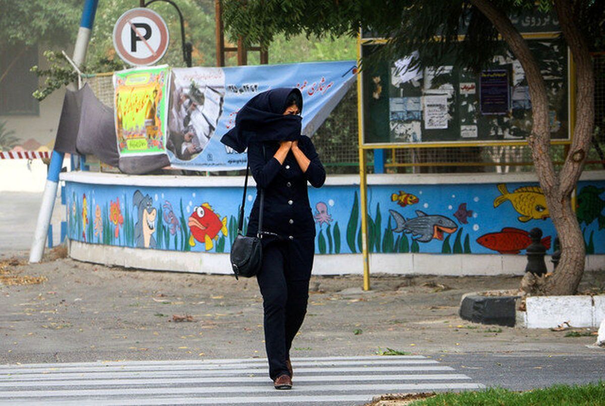 وزش باد خیلی شدید در تهران؛ چادر نزنید!