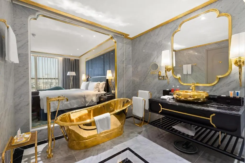 اولین «هتل طلایی» در جهان که در آن همه چیز با طلای ۲۴ عیار پوشیده شده است
