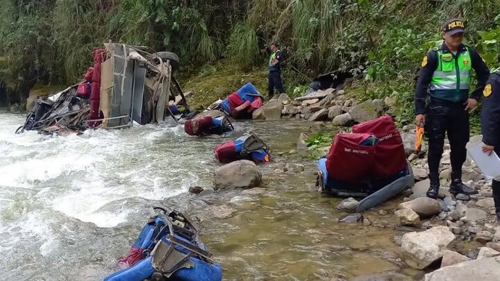 سقوط اتوبوس به دره‌ در پرو با 25 کشته و 17 مصدوم