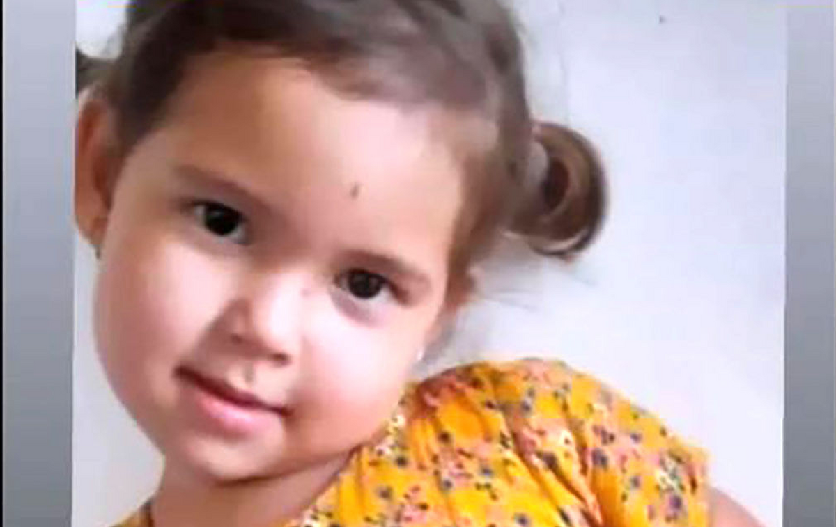 ویدیویی از یسنا دختر چهار ساله ترمکن در آغوش خانواده پس از چهار روز...