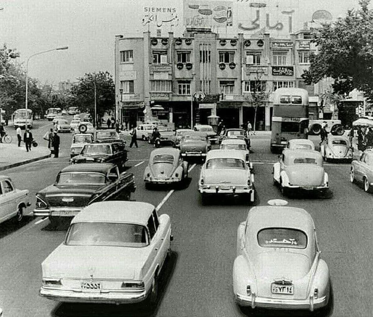 چرا در تهران قدیم خودرو‌ها وسط خیابان پارک می‌کردند؟