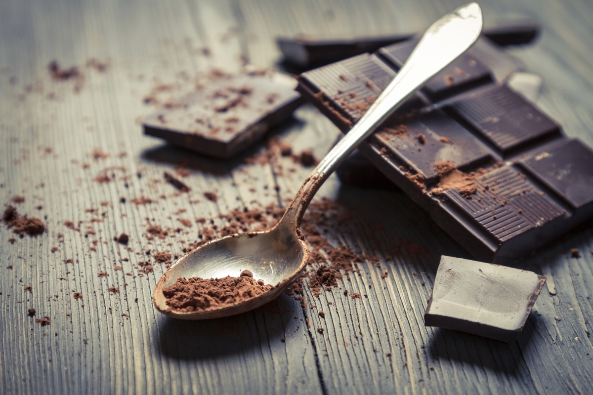 تاثیر شگفت انگیز شکلات تلخ برای بیماری‌های روده‌ای