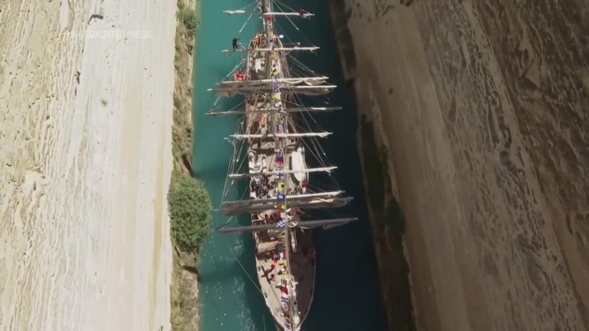 (ویدئو) کشتی بادبانی قرن 19 مشعل المپیک را از یونان به فرانسه می‌رساند