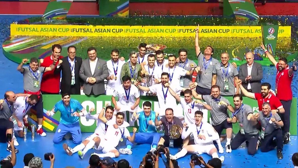 (ویدیو) مراسم اهدا کاپ جام ملت‌های فوتسال آسیا به ایران