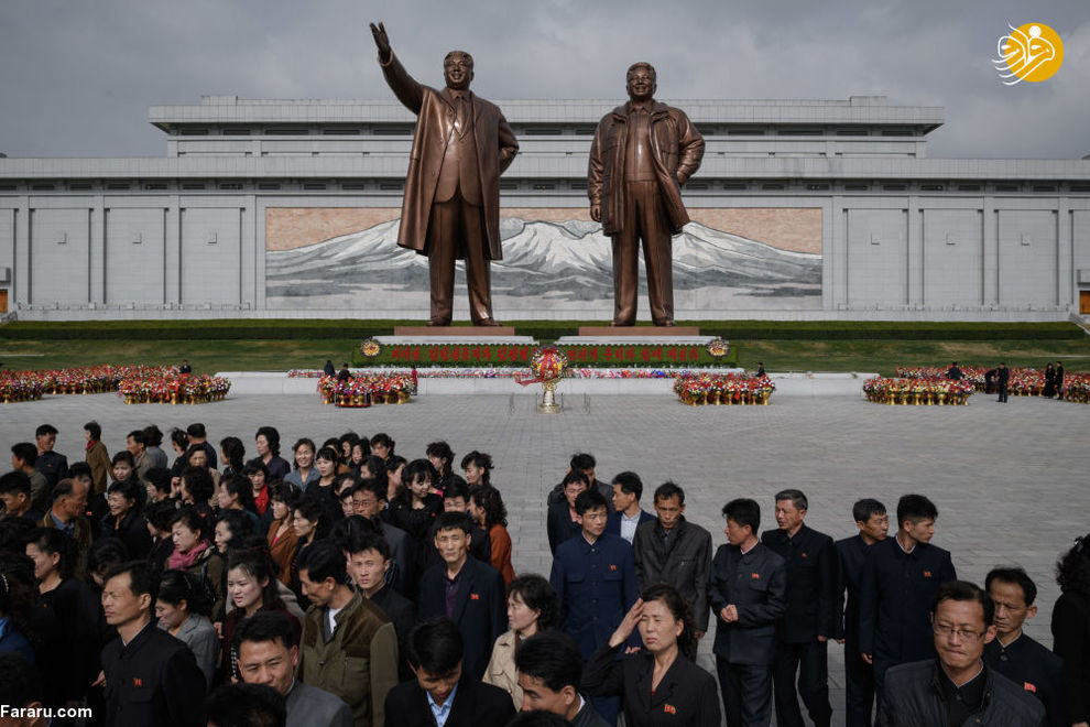 ساکنان کره شمالی در زمان جشن خورشید در پیونگ یانگ کره شمالی