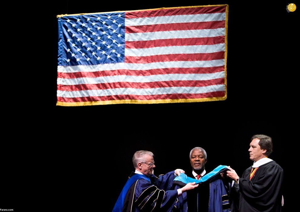 مراسم اعطای دکترای افتخاری دانشگاه جرج واشنگتن به کوفی عنان. (2006)
