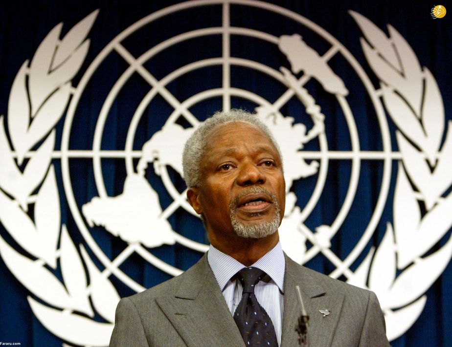 کوفی عنان در حال سخنرانی در سازمان ملل. (2005)
