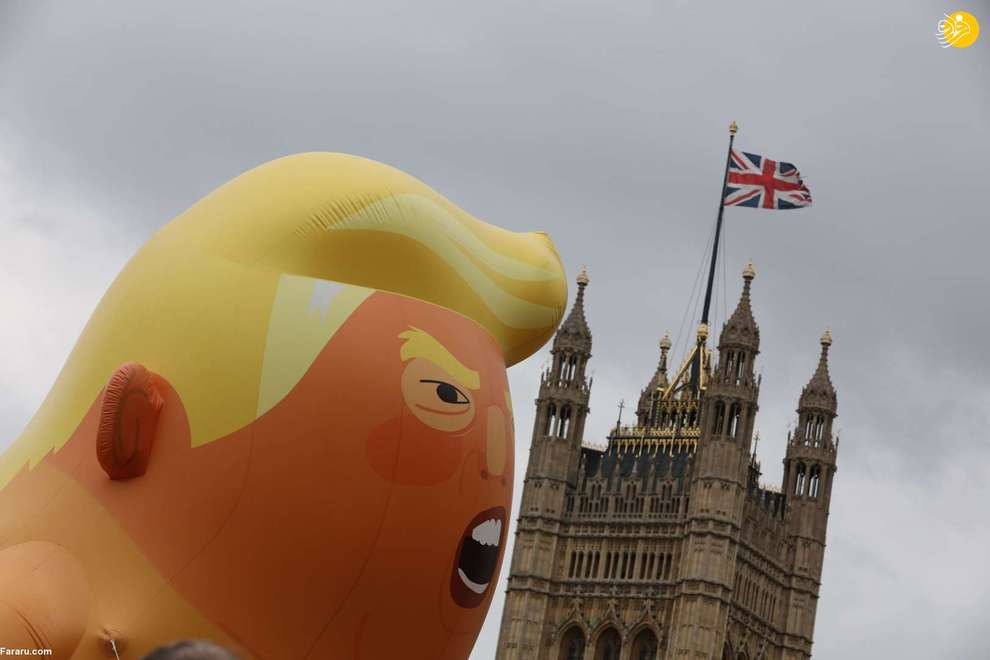 بالون بچه ترامپ در اعتراضات ضد ترامپ در لندن پایتخت انگلیس