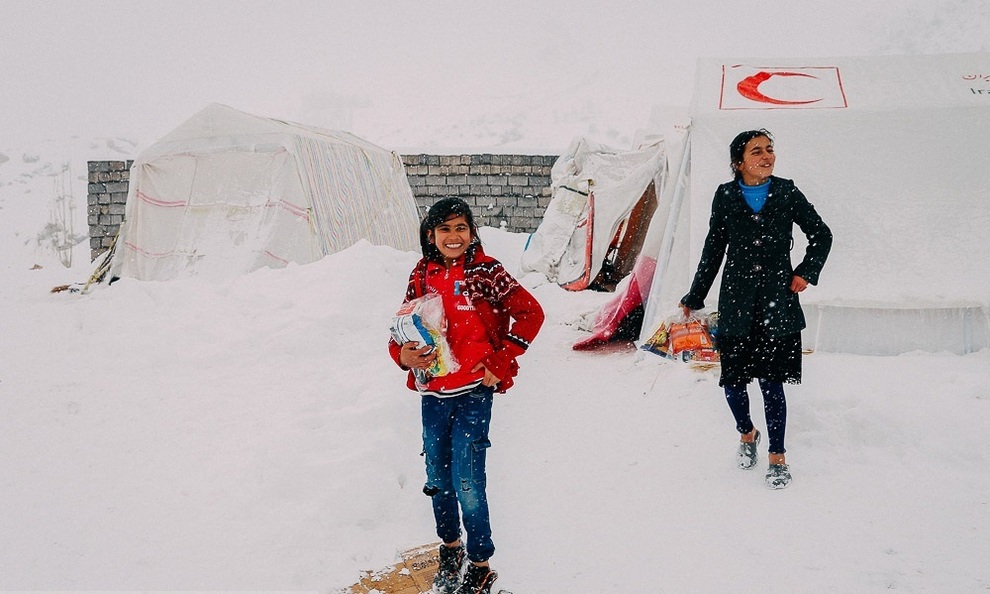 تصاویری از روستا‌های صعب‌العبور زلزله‌زده در برف