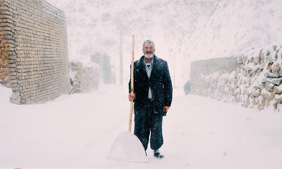 تصاویری از روستا‌های صعب‌العبور زلزله‌زده در برف