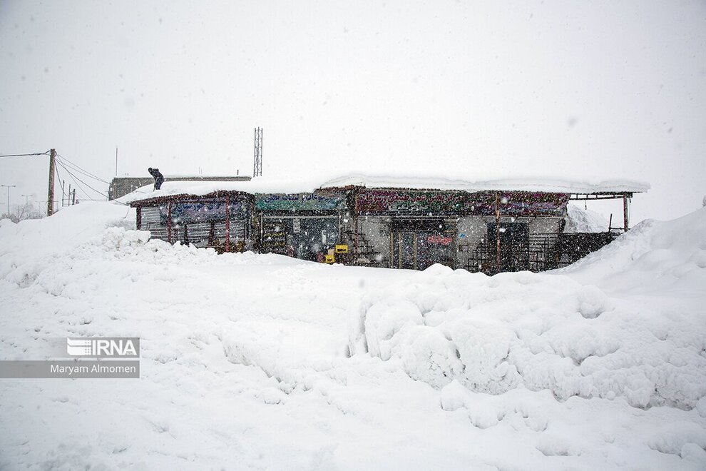 خانه‌های کوهرنگ زیر برف دفن شده‌اند + تصاویر