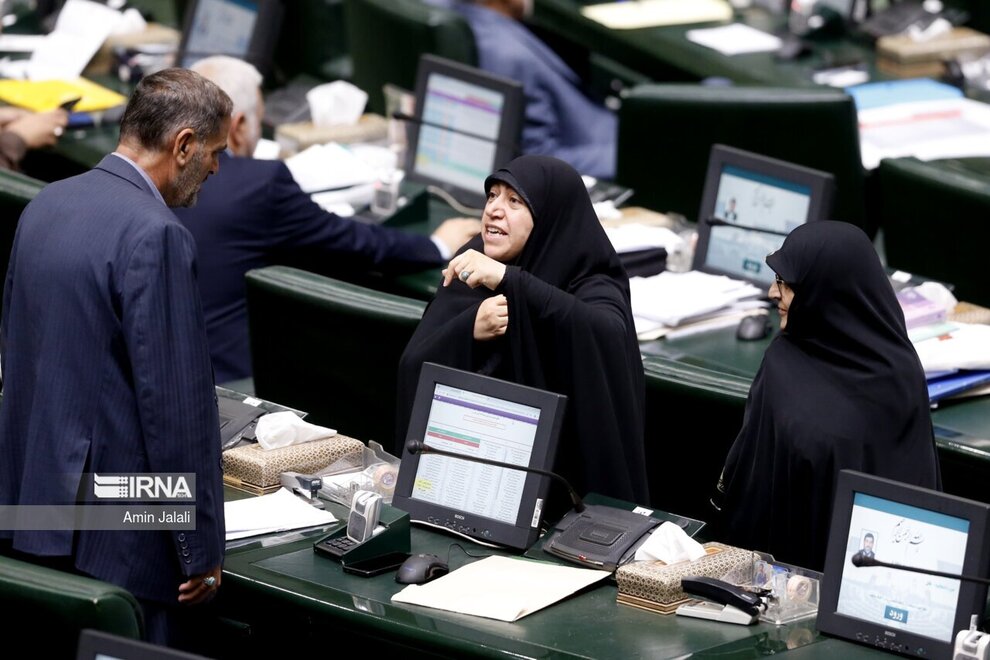 حاشیه‌هایی از مجلس و لایحه حمایت از عفاف و حجاب(تصاویر)