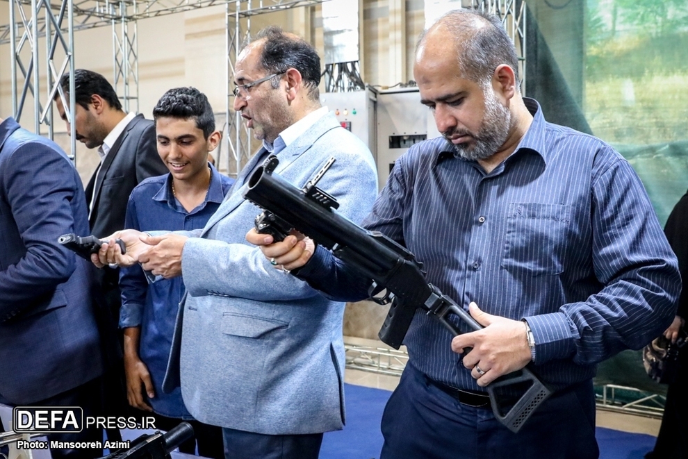 نمایندگان مجلس دست به اسلحه شدند(عکس)