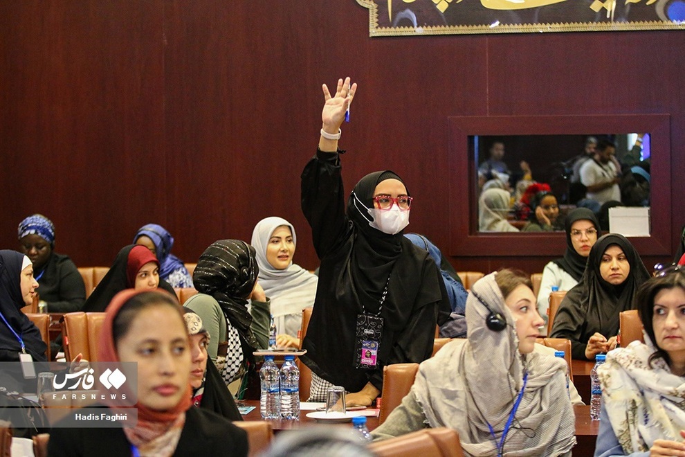 حجاب خبرنگاران خارجی در حضور جمیله علم الهدی