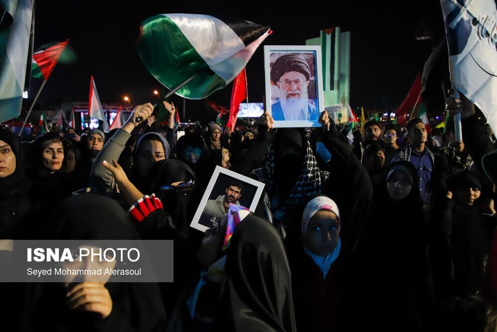 تصاویری از تجمع شبانه مشهدی‌ها علیه اسرائیل