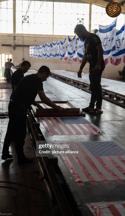 عکس‌هایی از کارخانه تولید پرچم آمریکا در ایران