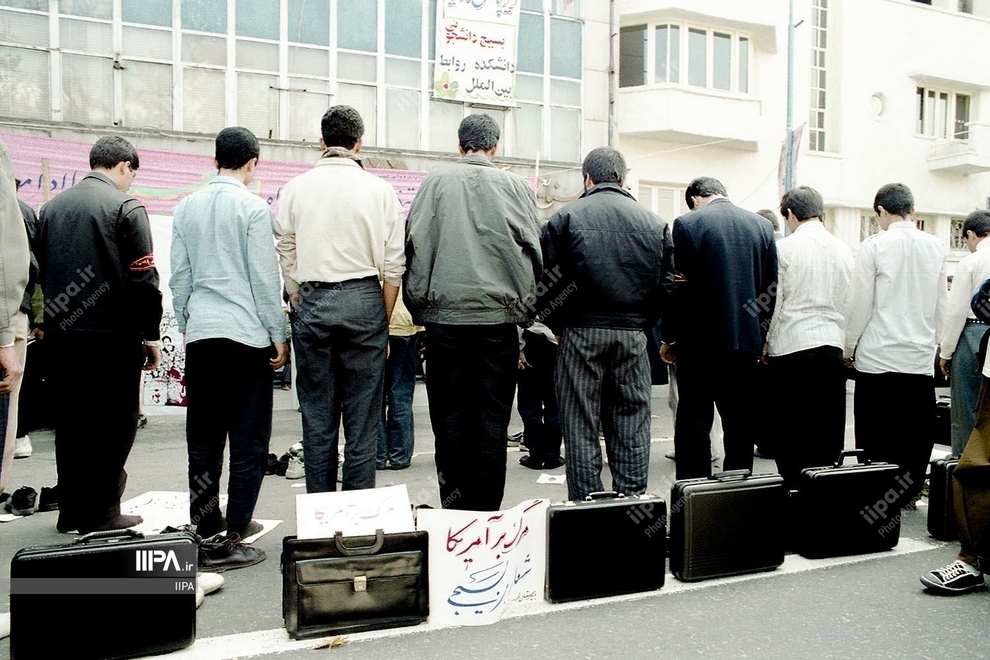 عکس دیده نشده از لاله و لادن در تجمع خیابانی