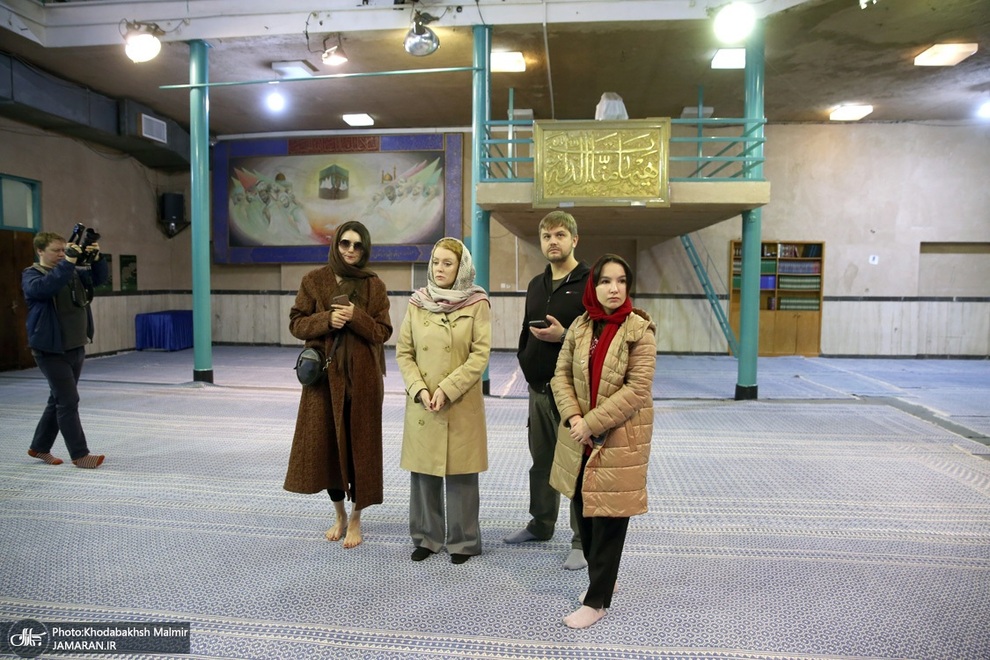 حجاب مجری مشهور روسیه در حسینیه امام خمینی
