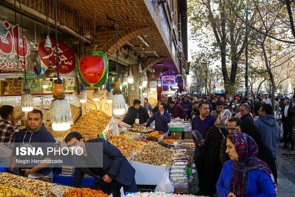 تصاویر | حال و هوای تهران در آستانه شب یلدا