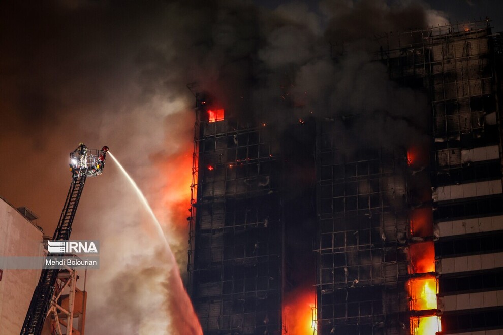 resized 1895000 675 - تصاویری از آتش سوزی هتل بیمارستان گاندی و کمک آتش نشان ها