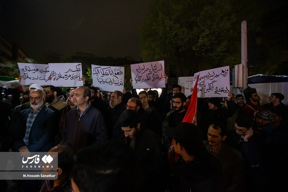 تصاویر | در تجمع دیشب دانشجویان مقابل سفارت انگلیس چه گذشت؟
