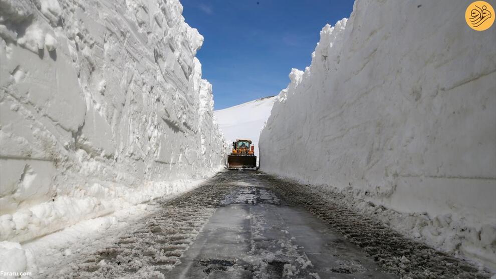بازگشایی جاده‌ای که هفت متر برف در آن بارید
