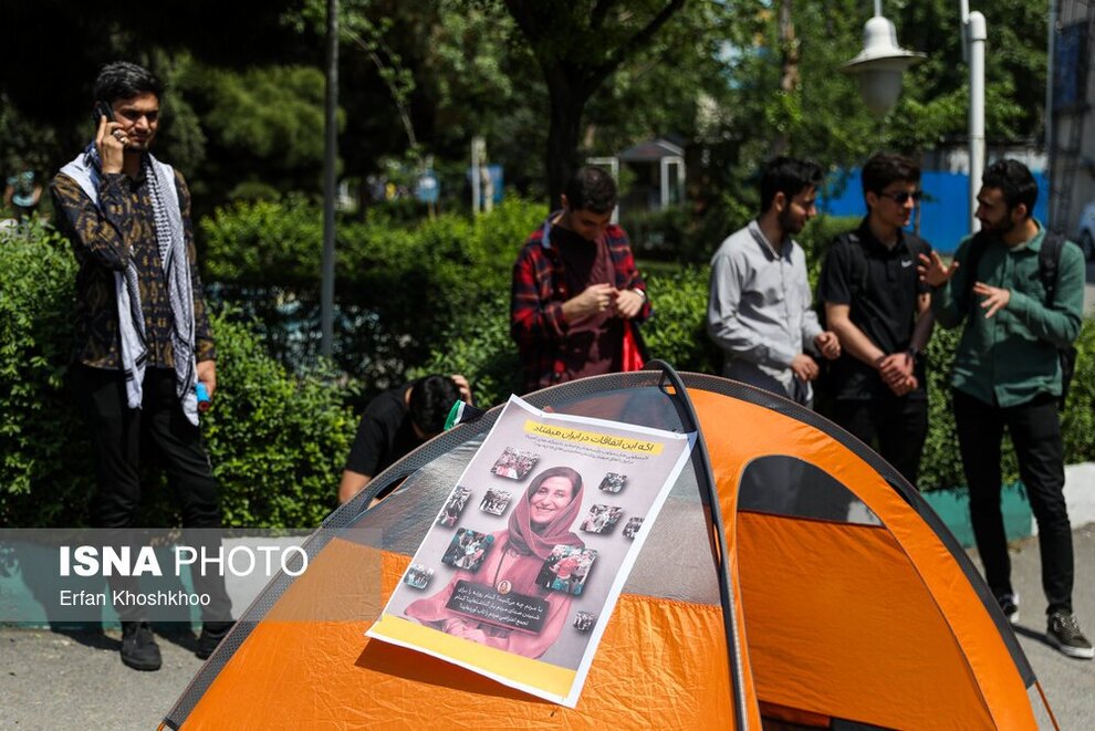 دانشجویان تهرانی چادر زده و تحصن کردند