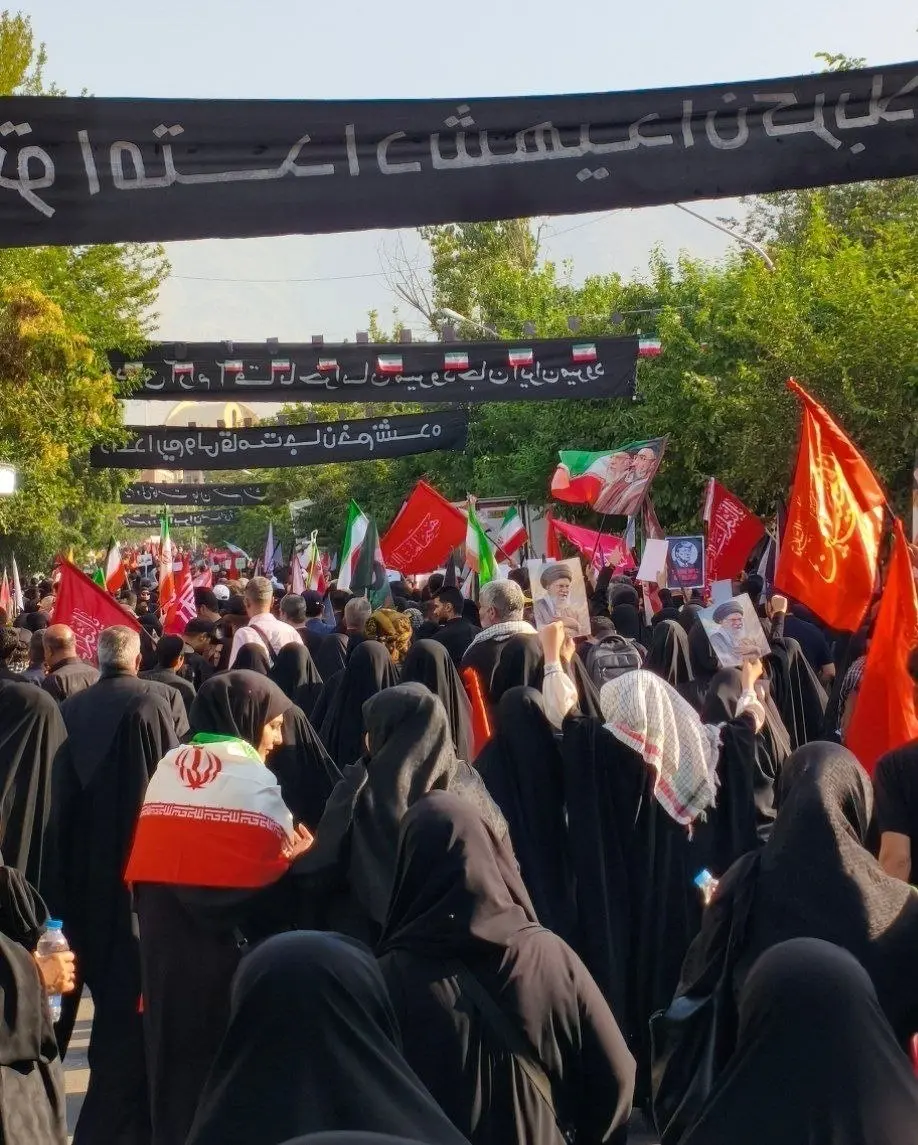 حضور گسترده مردم در خیابانهای اطراف مصلای تهران