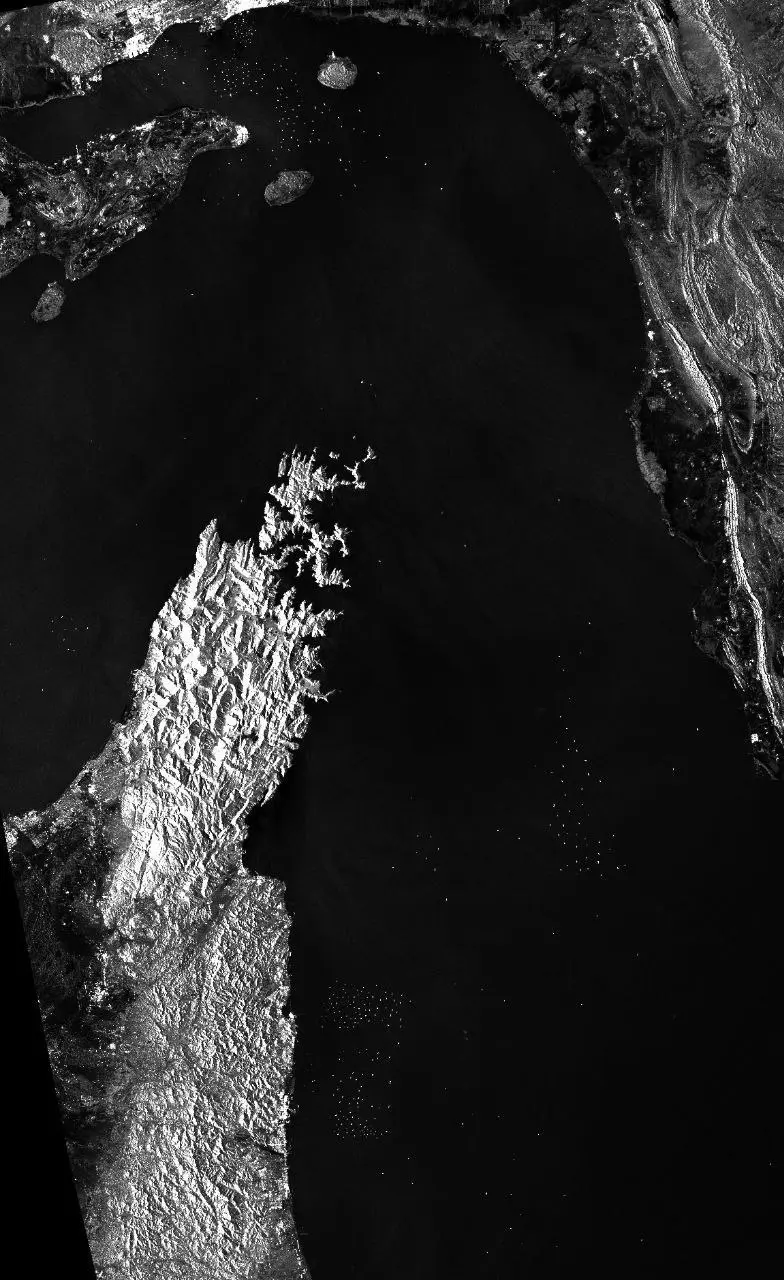 انتظار کشتی ها در تنگه هرمز