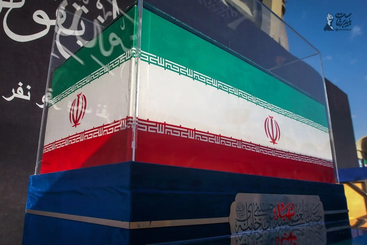 پیکر رهبر انقلاب
